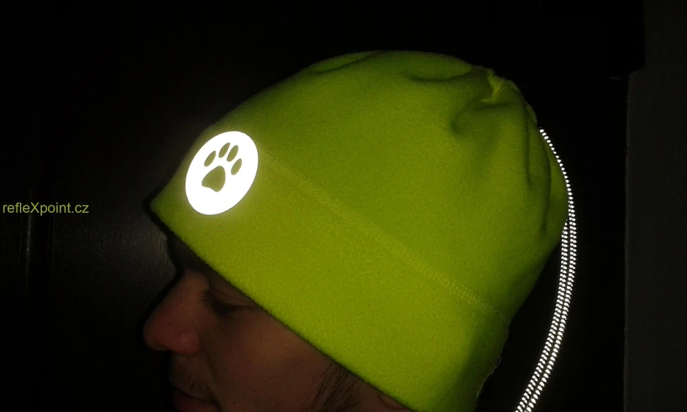 REFLEXNÍ připínací placka - Psí stopa - černá