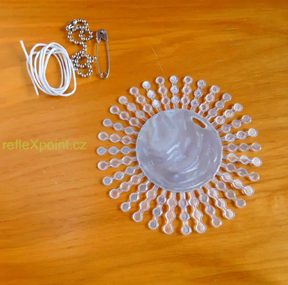 Exkluzivní reflexní přívěsek s třásněmi - bílý